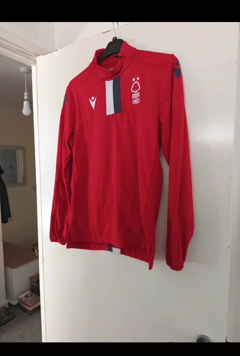 Nottingham Forest Macron Long Sleeve Training Top – Size S
