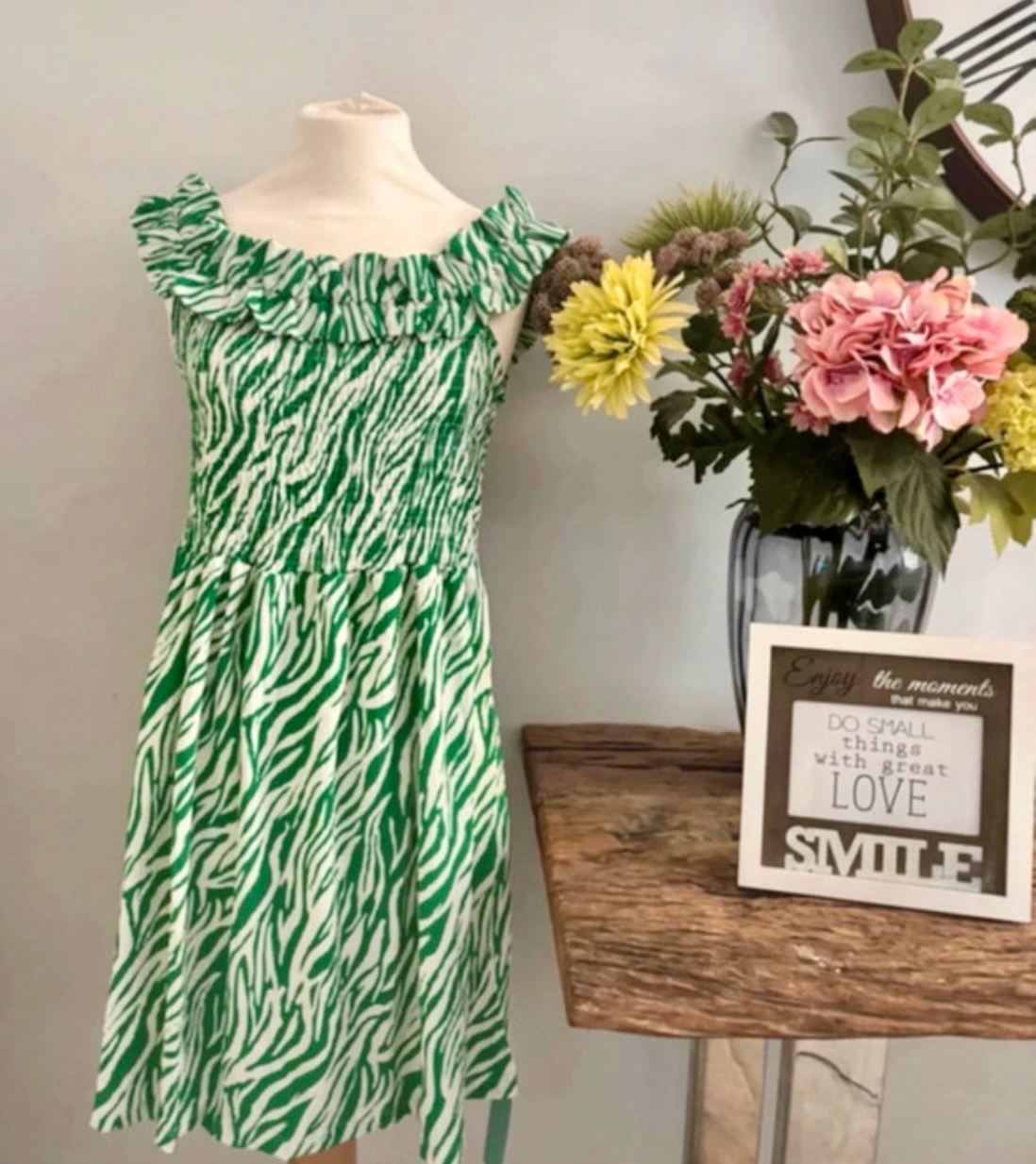 Stunning brand new size 12 green and white Bardot style summer dress