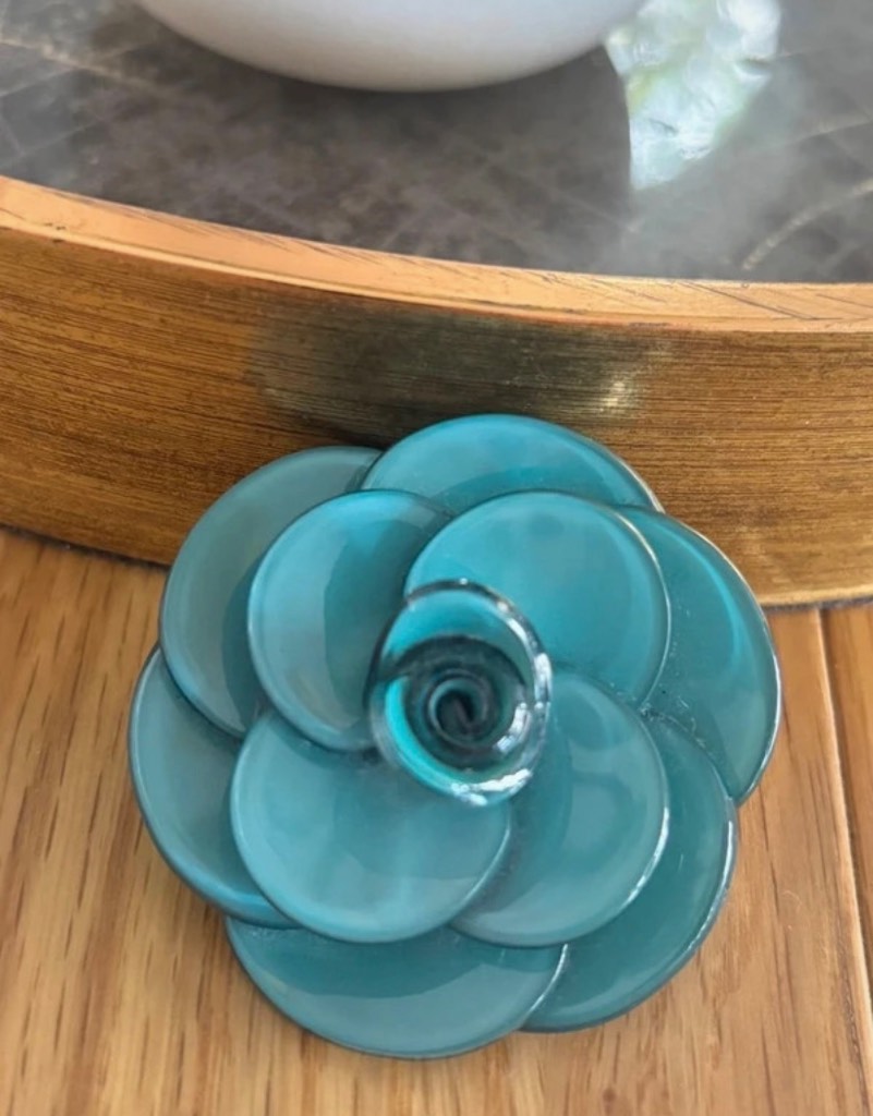 Vintage boutique camillia flower teal brooch excellent condition