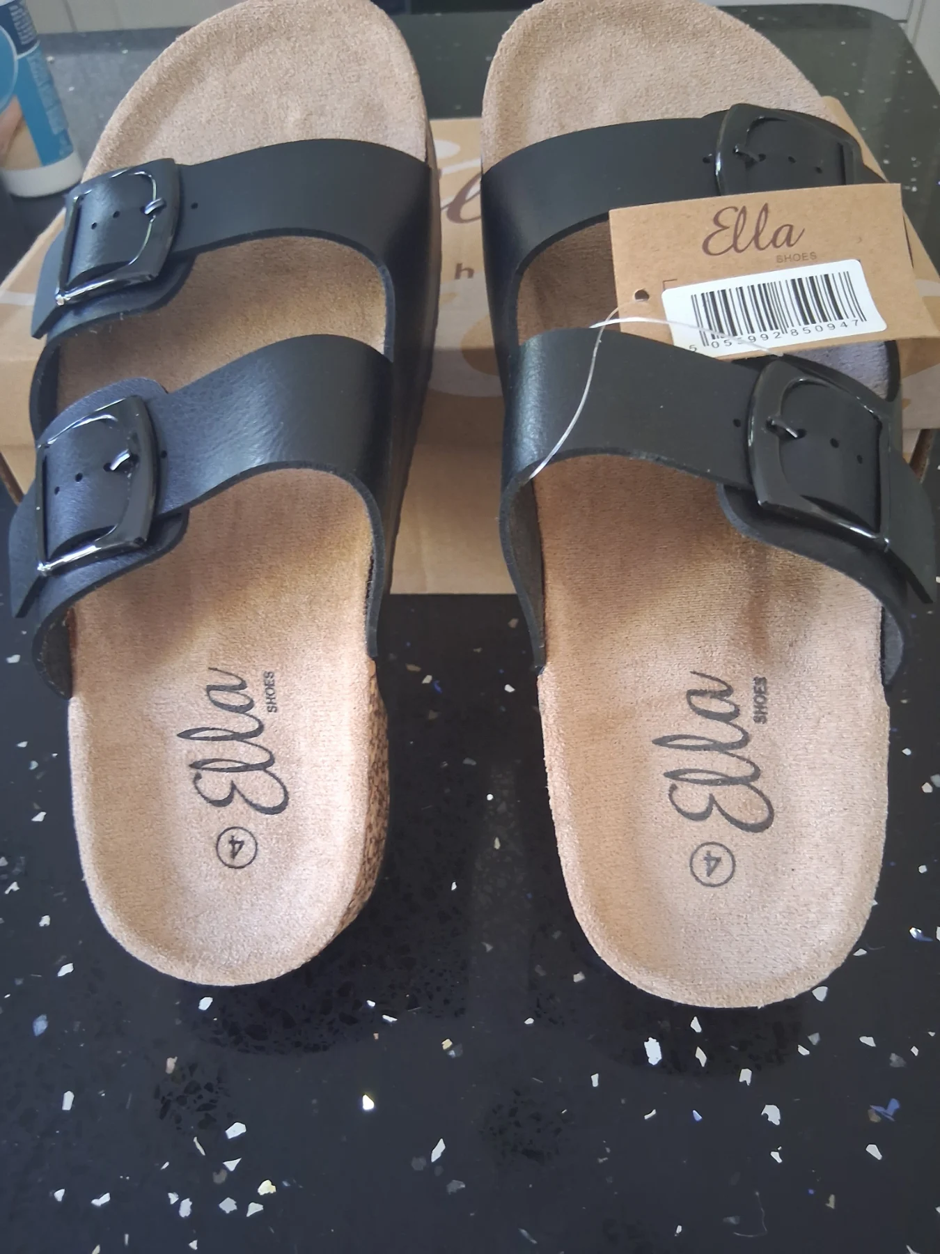 Womens sandles size 4 new boxed
