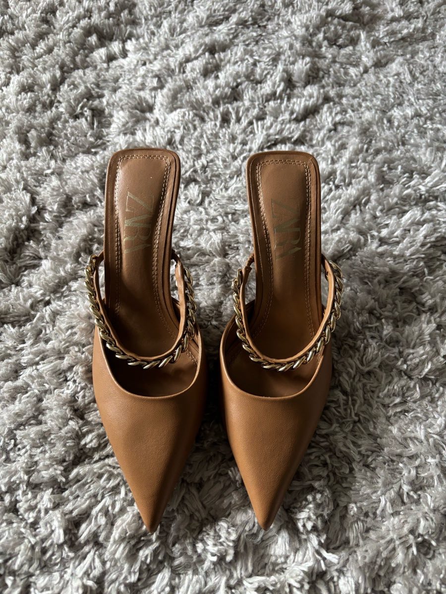 Zara brown heels with gold chain detailing - Size 3