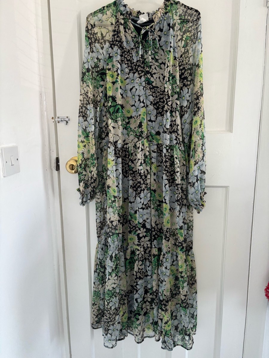 H&M Women's summer chiffon tiered smock dress - Size small