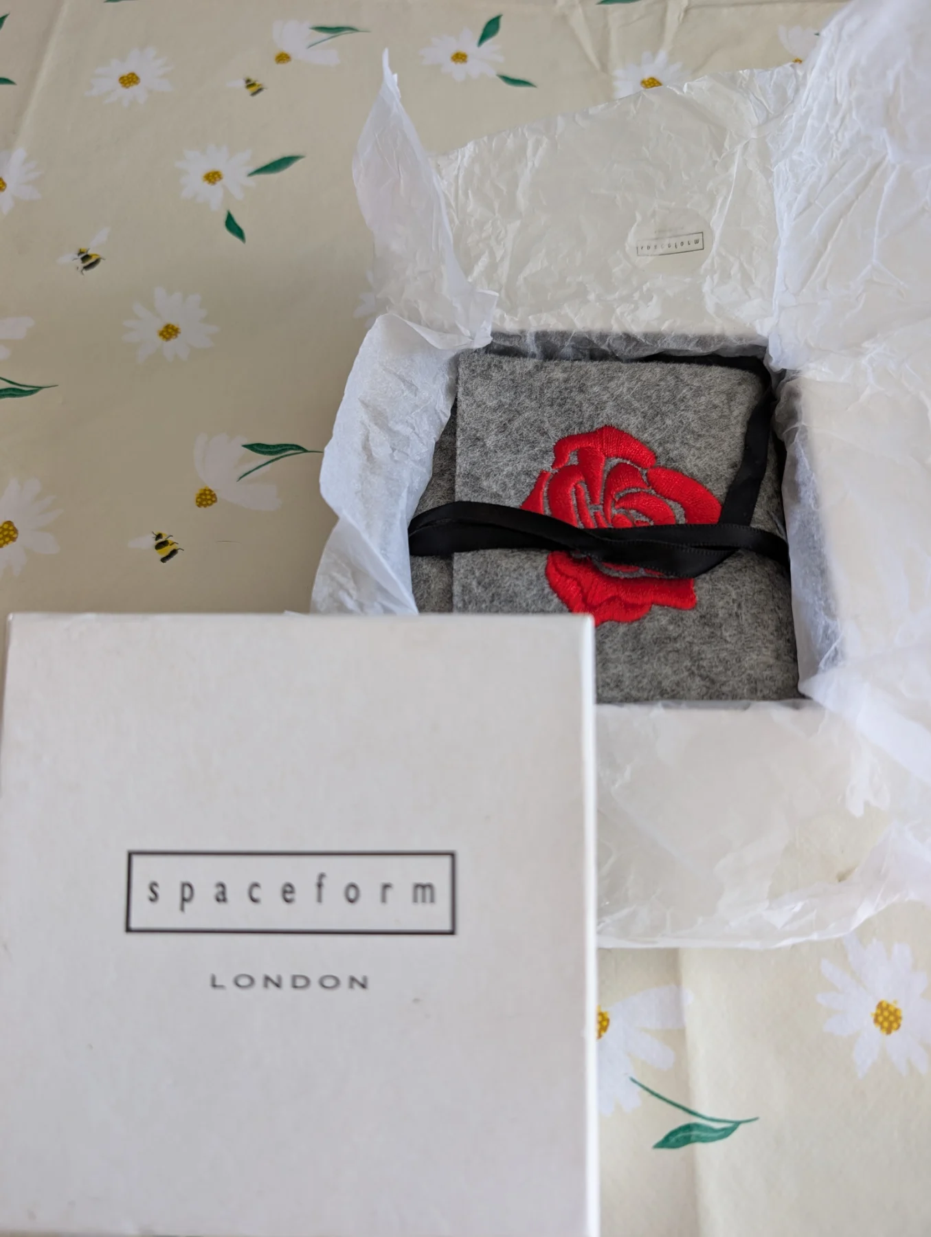 Spaceform London Rose Red and Grey Pocket Mirror with Wool Carry Cover
