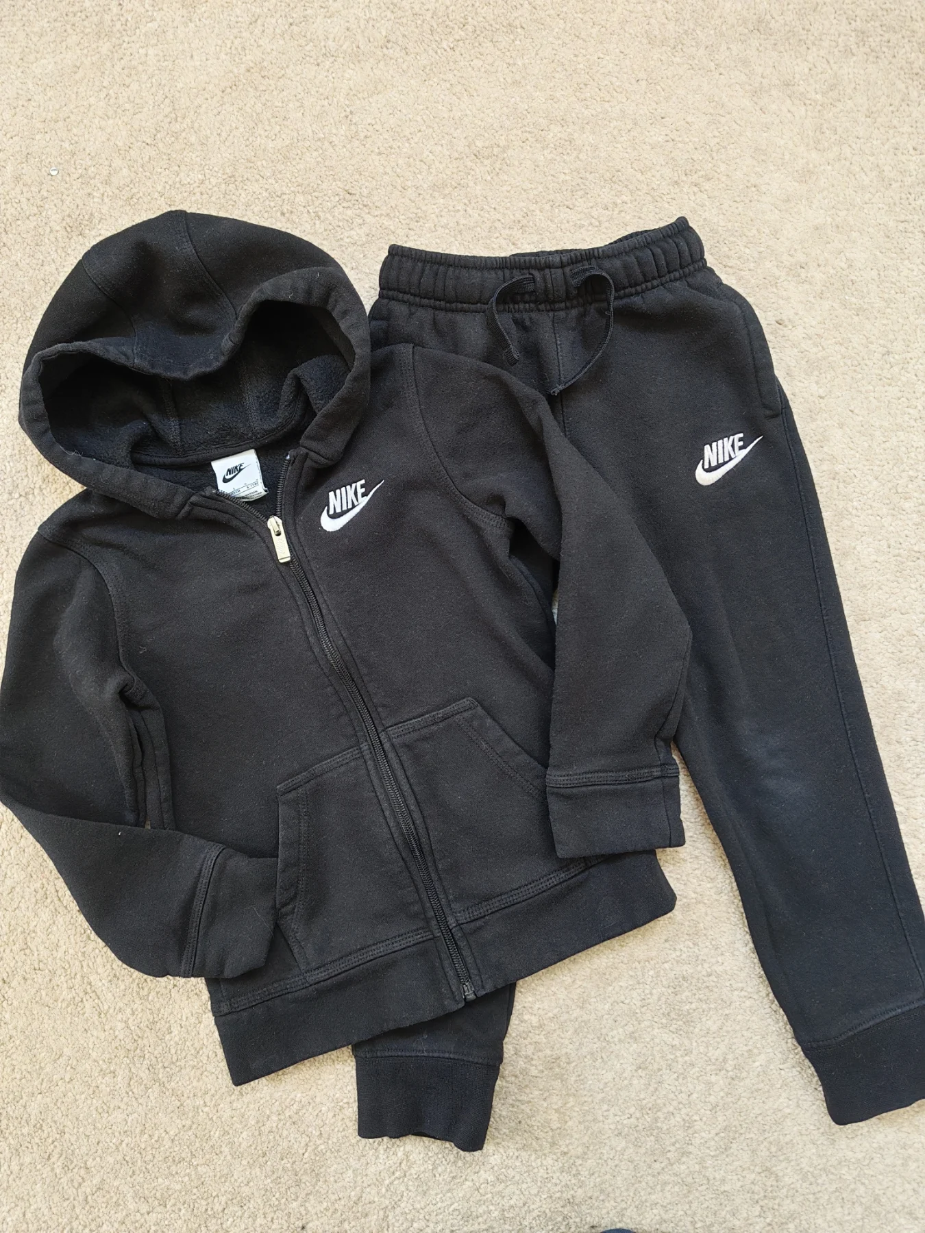 Nike tracksuit - joggers and zipped hoodie - 6-7 years measures more 5-6