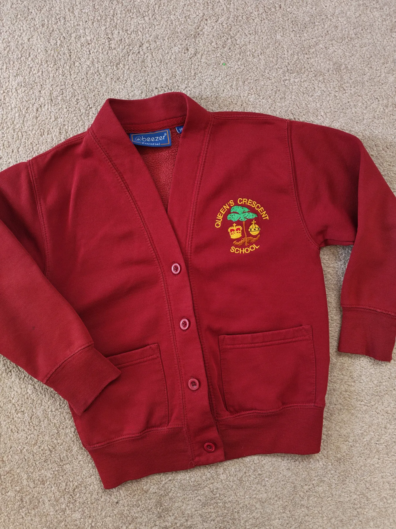 Queens Crescent Primary School cardigan - size 26 (5-6)