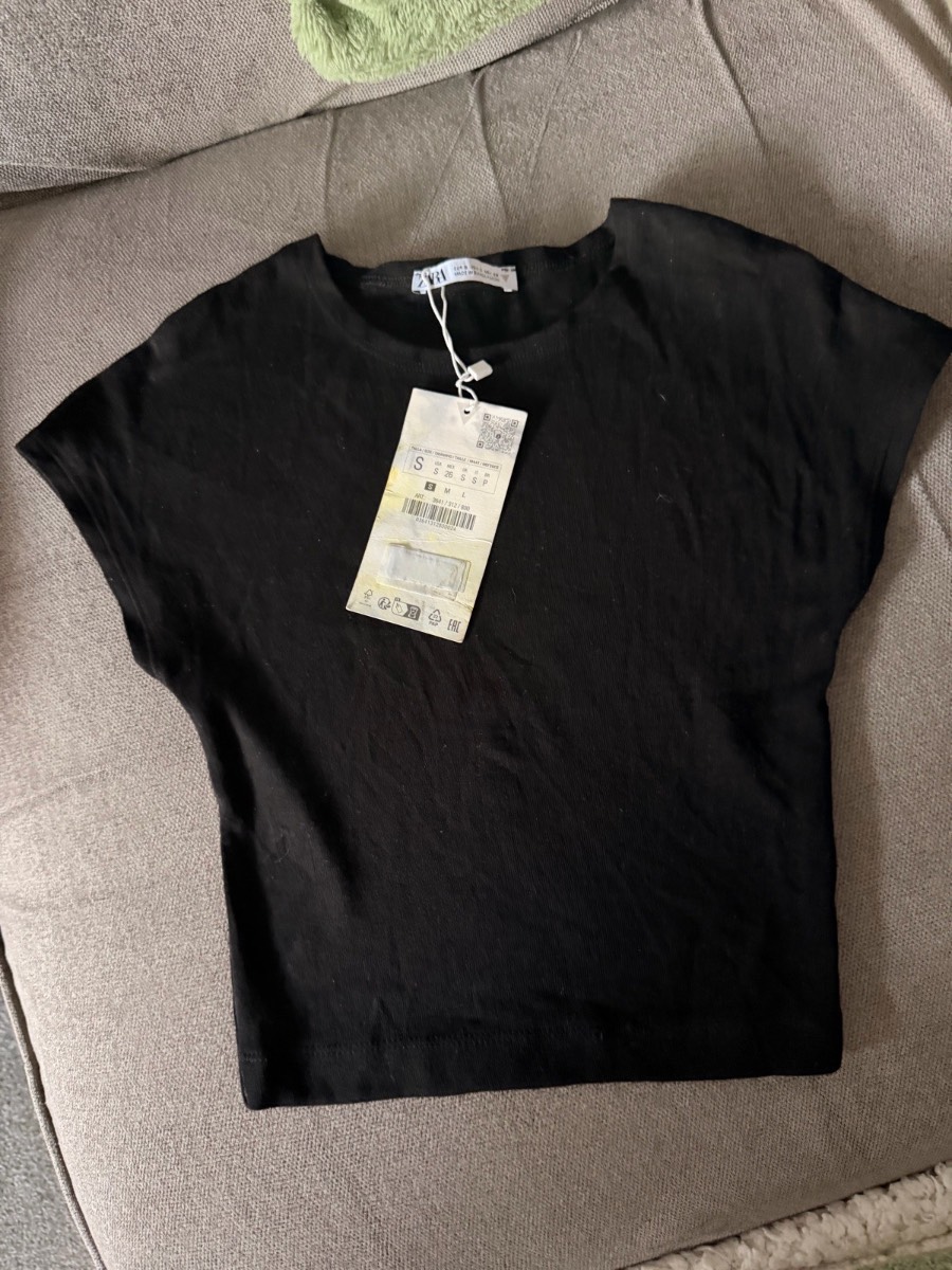 Brand new Zara black cropped t shirt size small