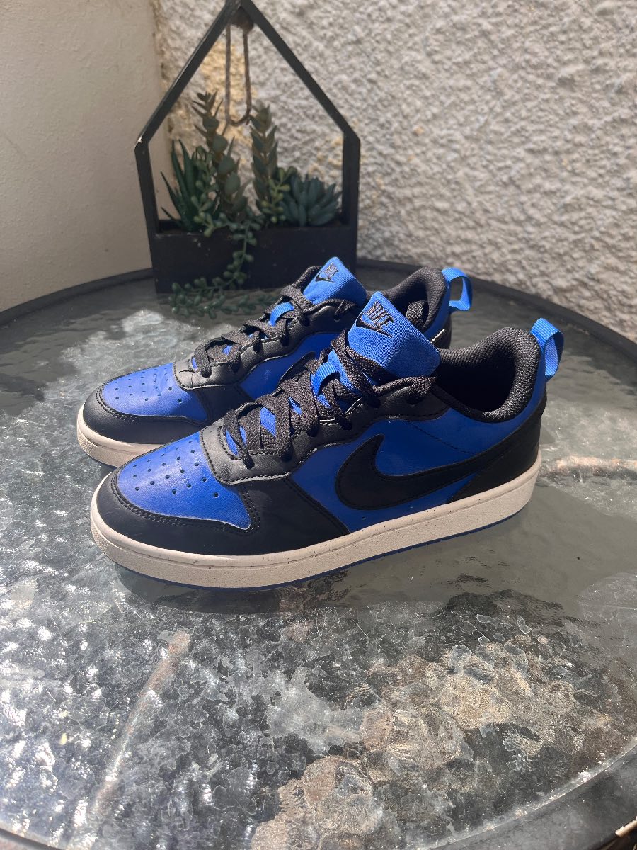 Nike court borough trainers size 5