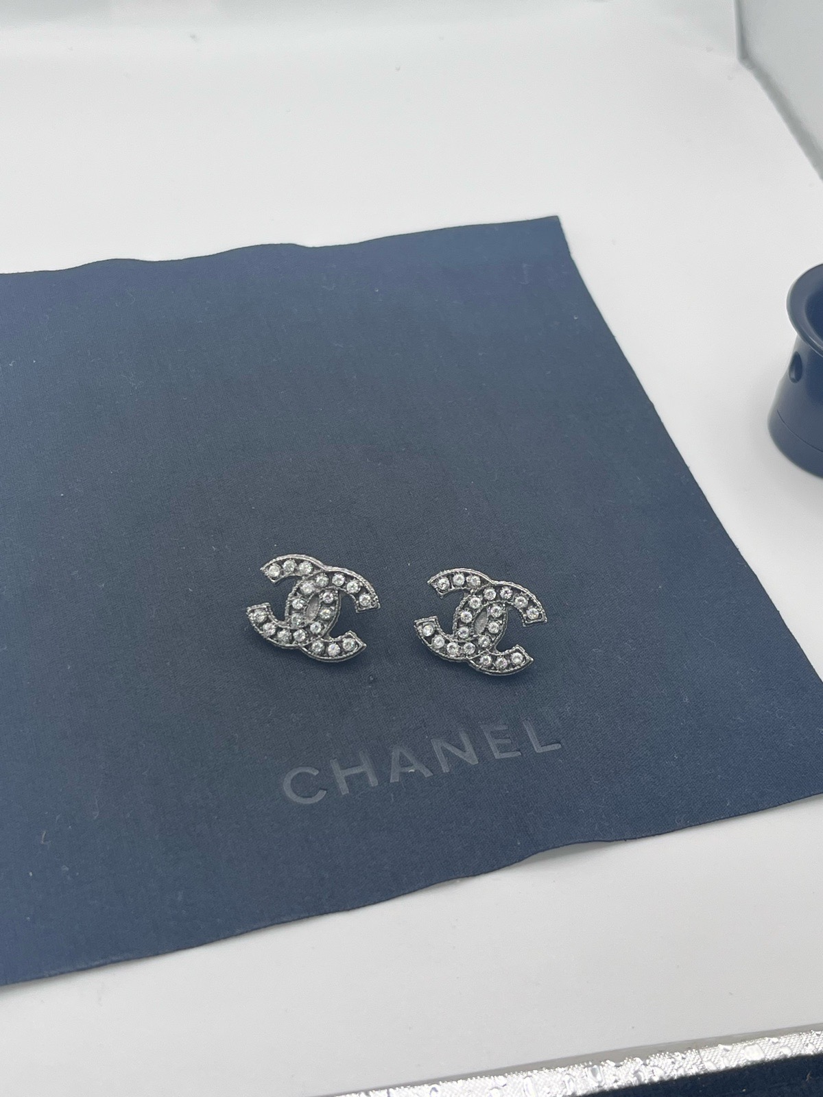Chanel a15/v cc silver earrings