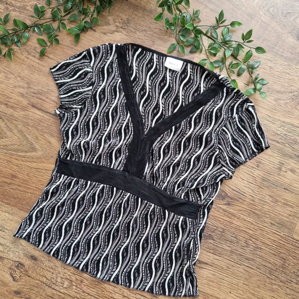 Next y2k black white short sleeve top size uk 14