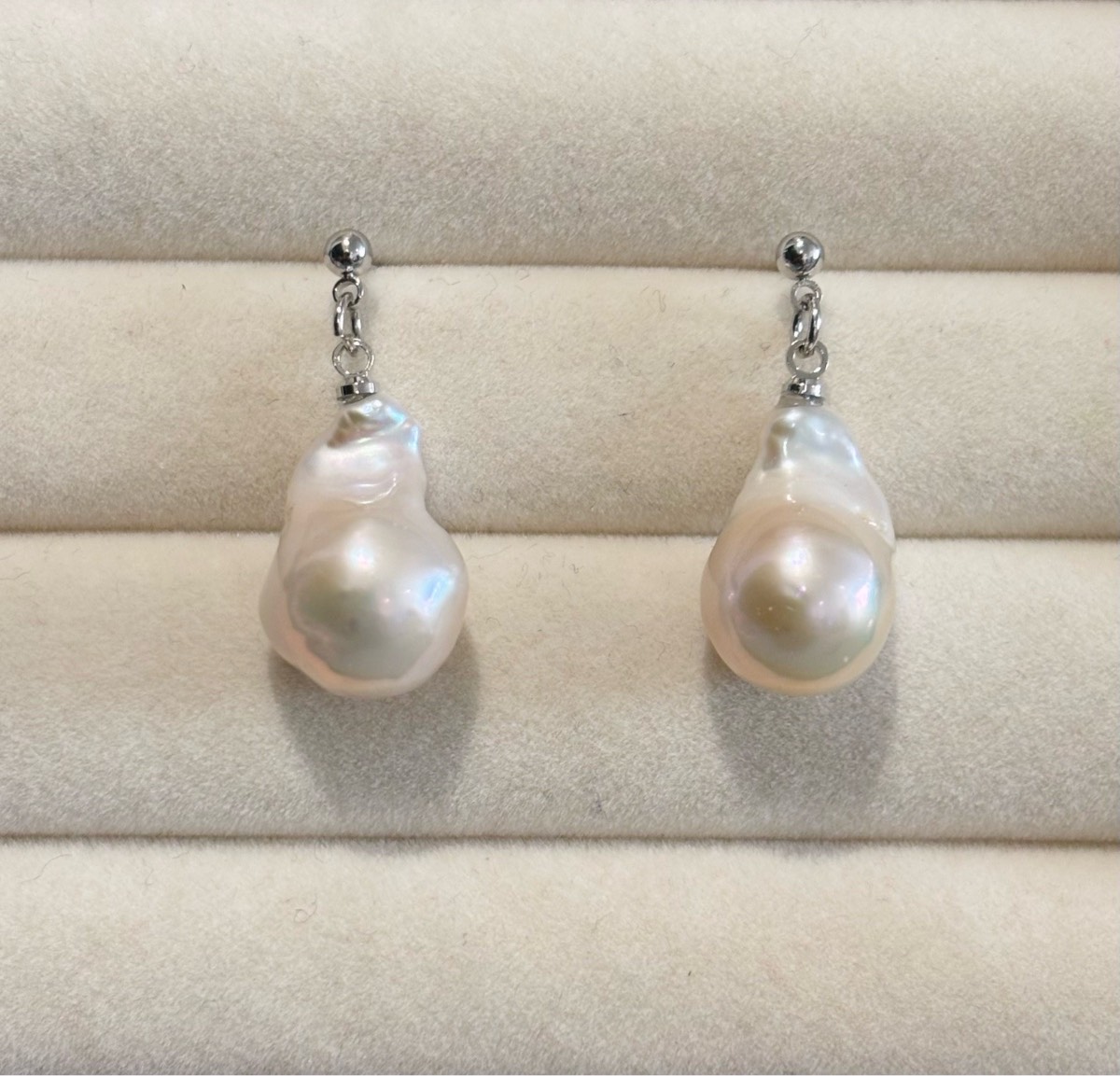 Freshwater pearl baroque pearl earrings