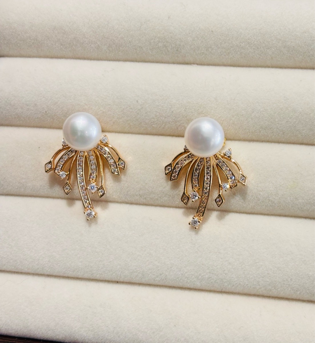 Freshwater pearl earrings 2 ways of wearing