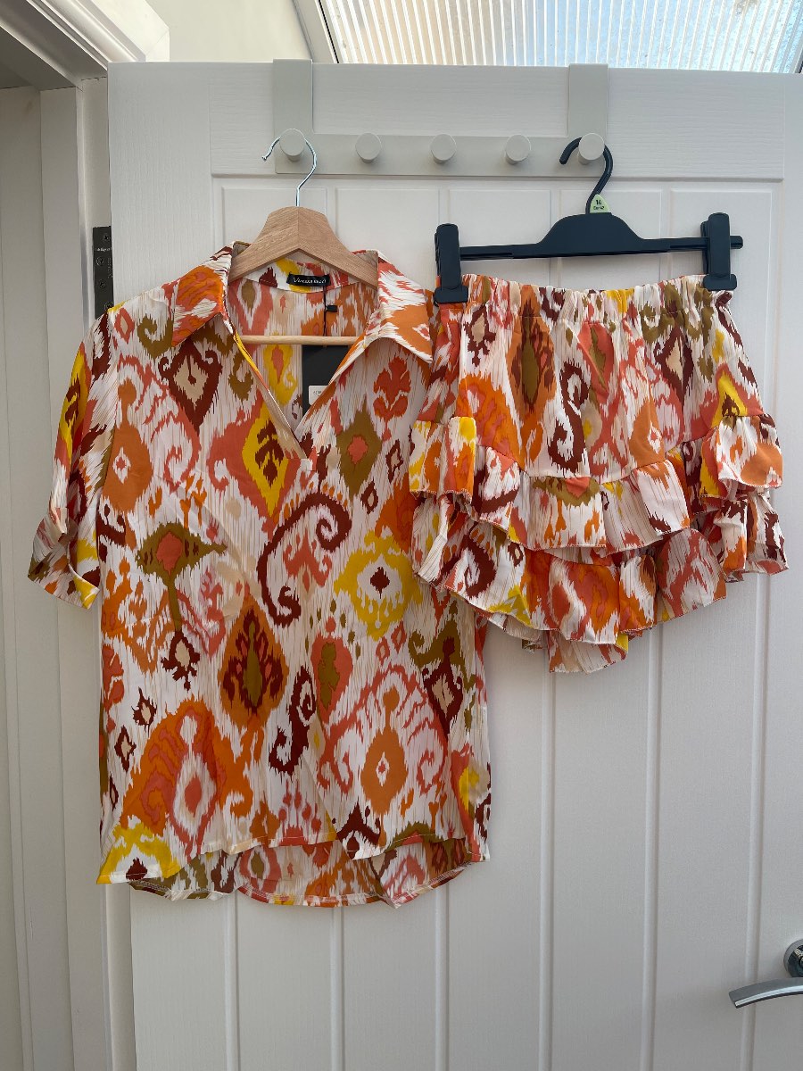 Vanessa Nucci Vibrant Abstract Blouse & Ruffled Skort Set-Small
