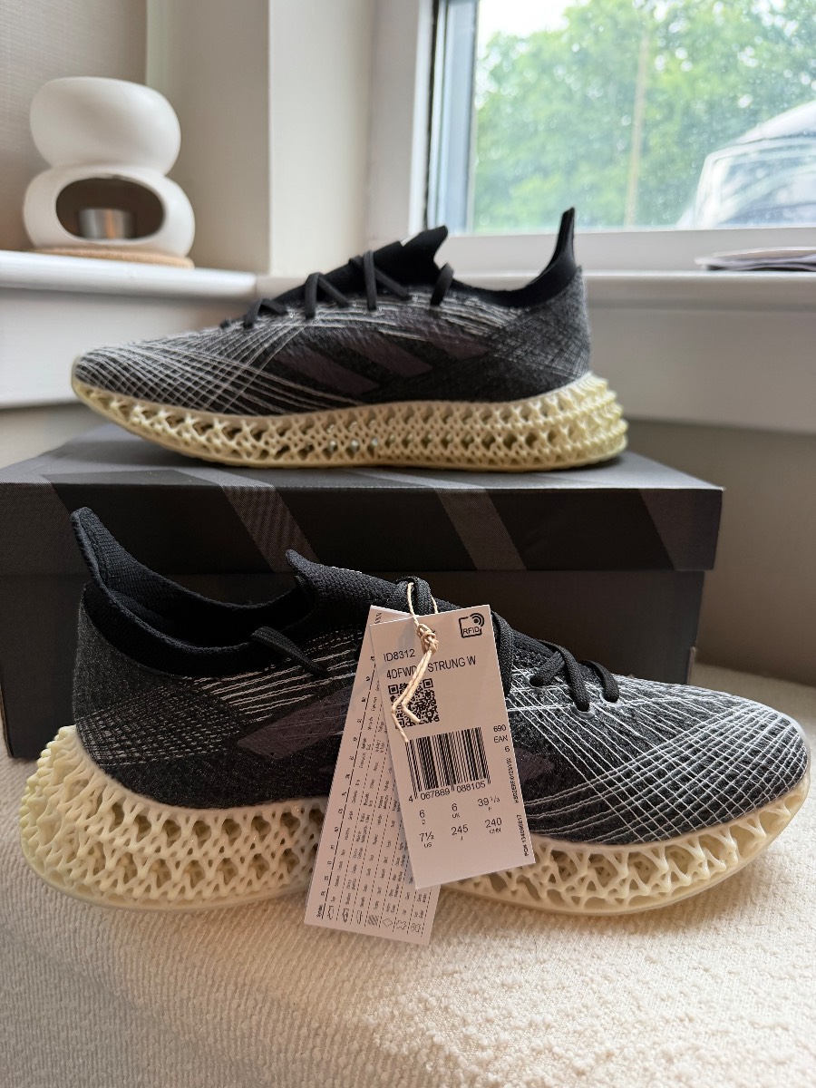 Adidas Strung - UK 6