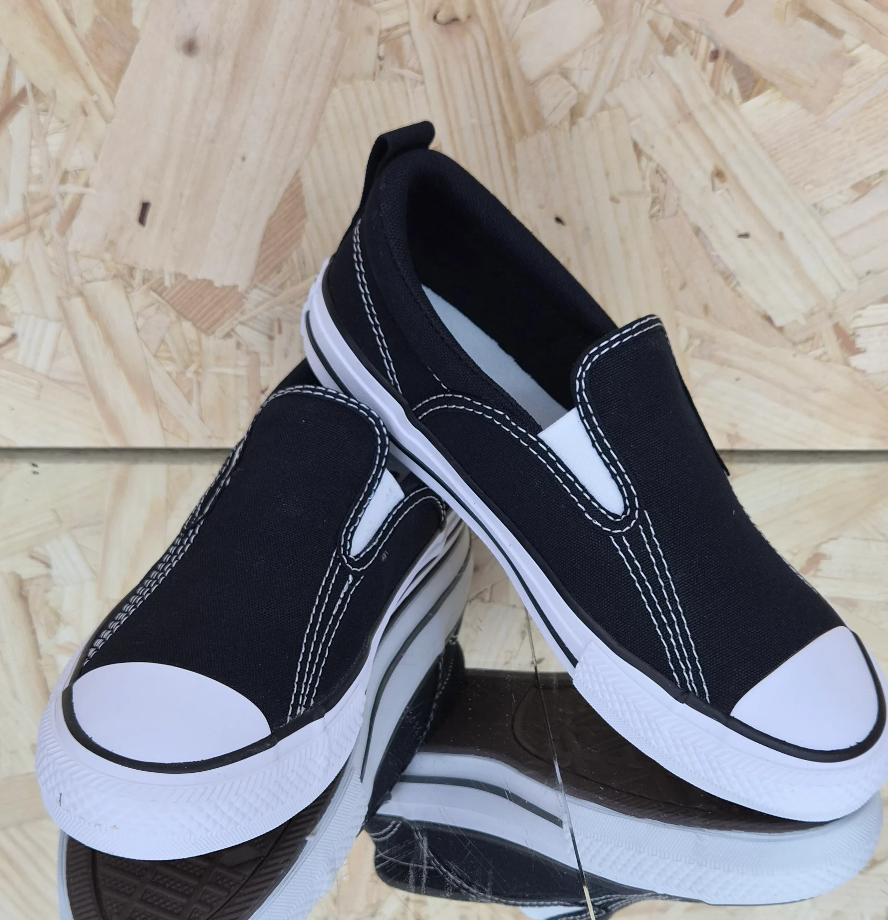 Converse slip on trainers size UK child 1