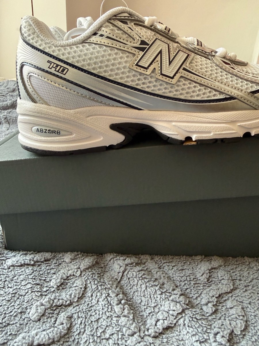 New balance 740