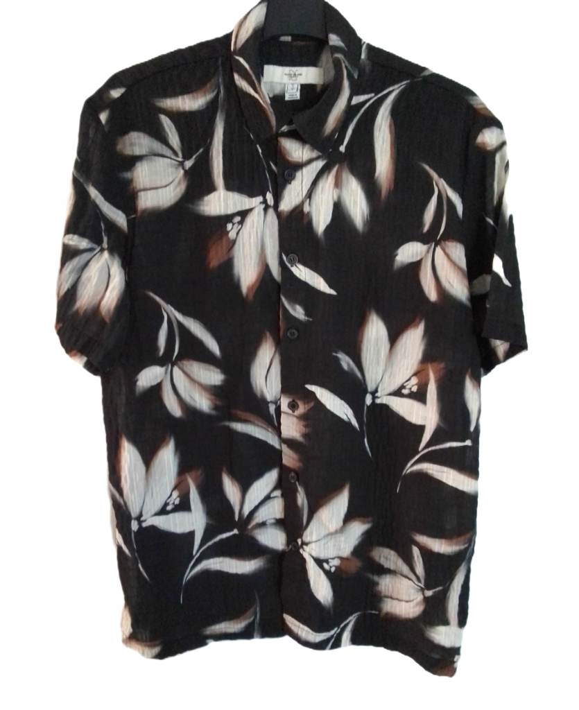Men's River Island Regular Fit Floral Shirt in Black Size Small.
