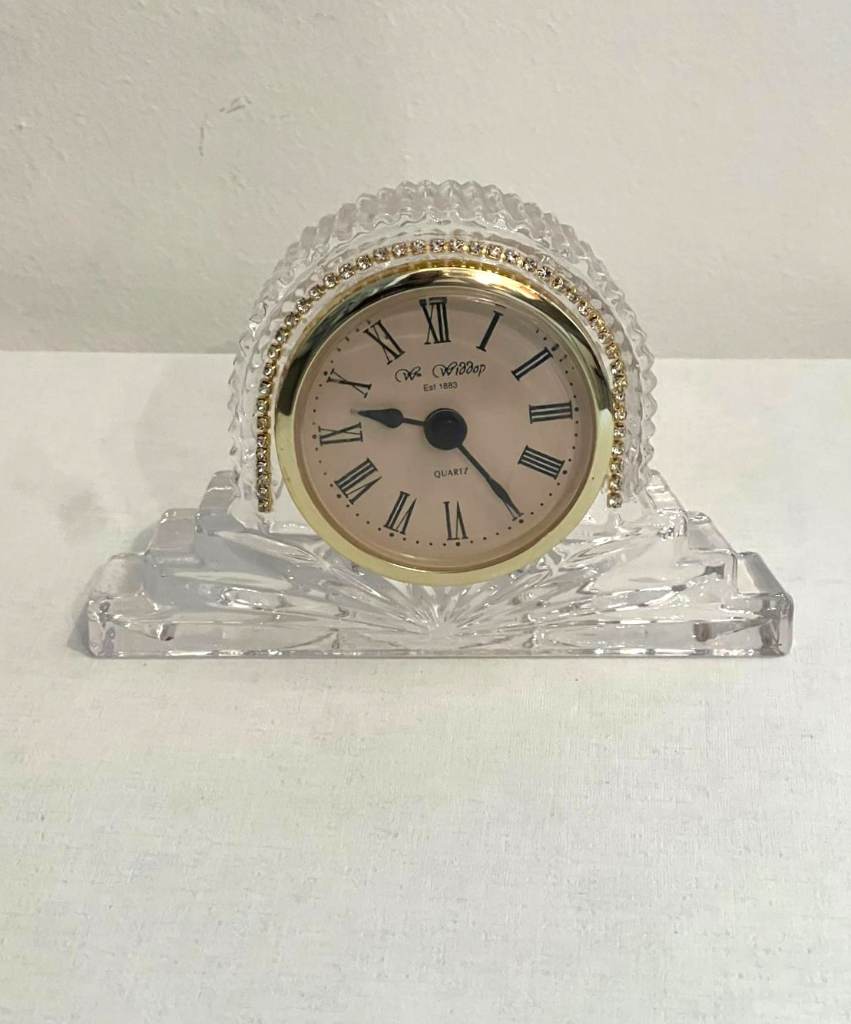 Wm Widdop Quartz Mantle Clock  24% Lead Crystal Faceted Diamond Pattern on Top