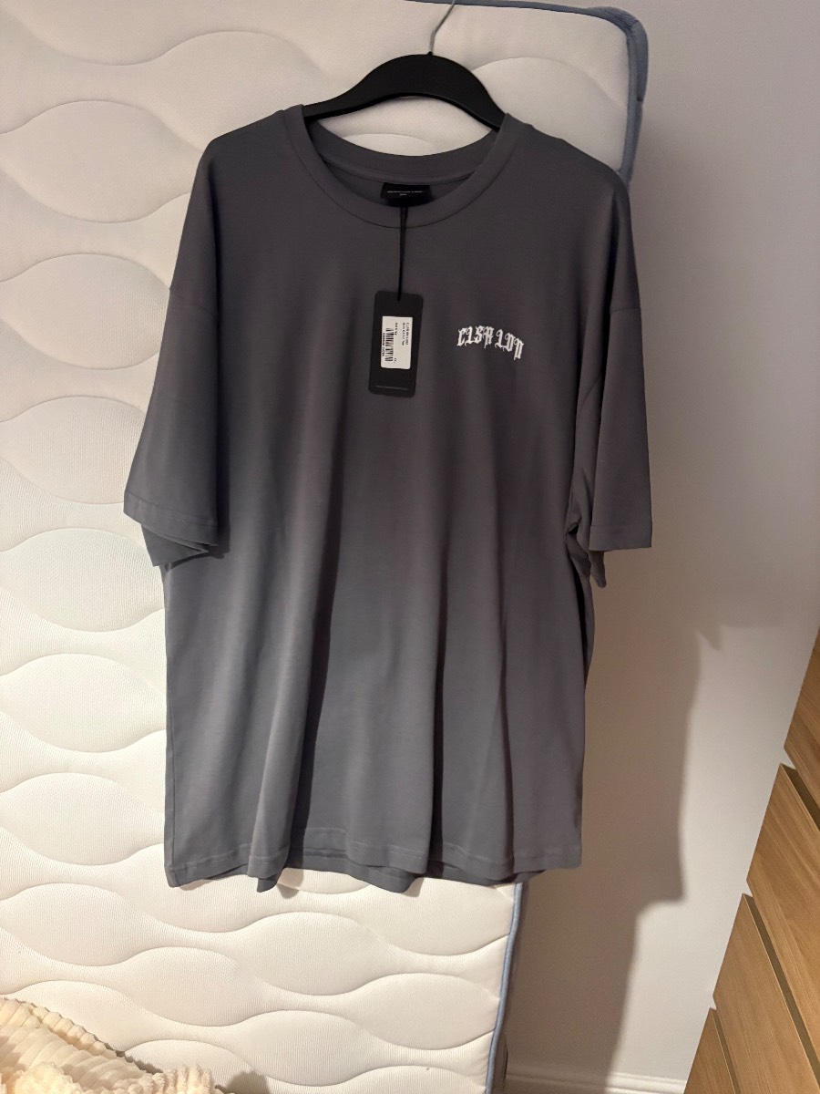 Grey closure London t shirt print