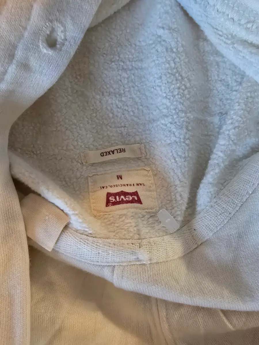Levi's relaxed white