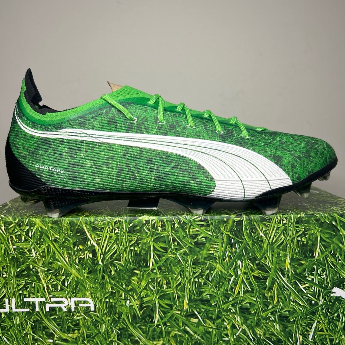 Puma ULTRA 6 CARBON V1.26 FG Football Boots , Woods White - Green Citrine 108946 01 Size 11 UK