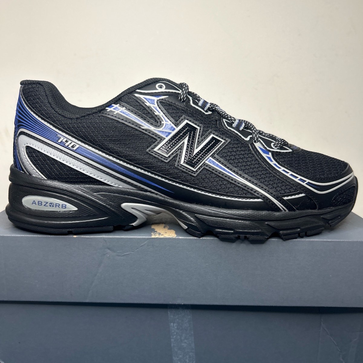 New Balance 740 Trainers Size 9.5 UK  New ,Black, Blue U7403S5