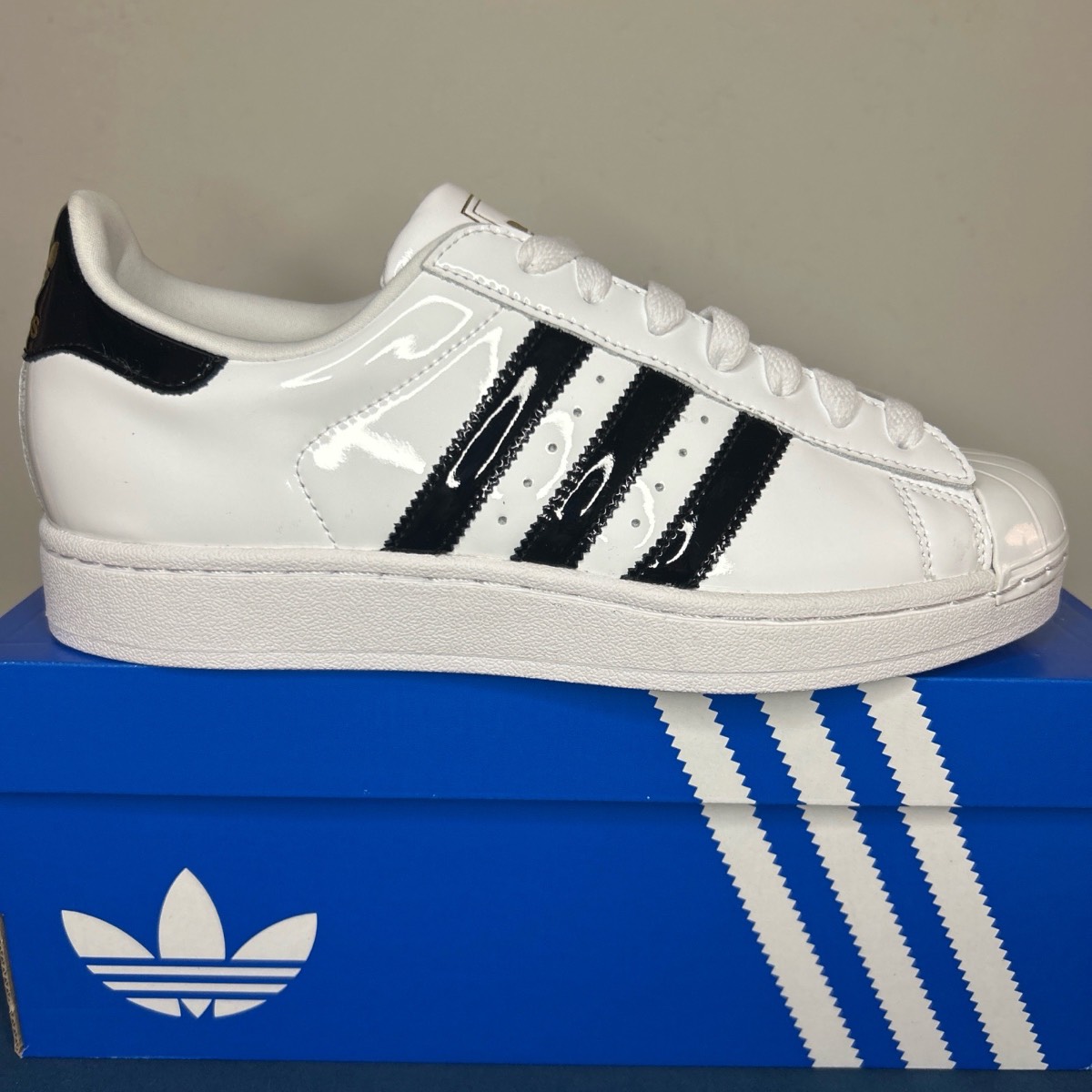 Woman’s Adidas Superstar 2 Trainers  Size 7 UK White Black Patent