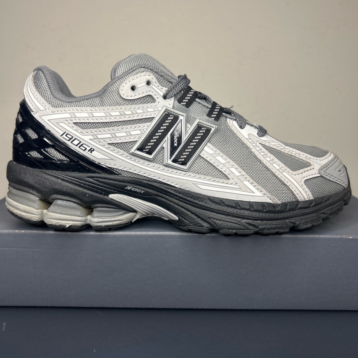 New Balance 1906R Trainers Size 5.5 UK  RRP 170  Black , grey , silver