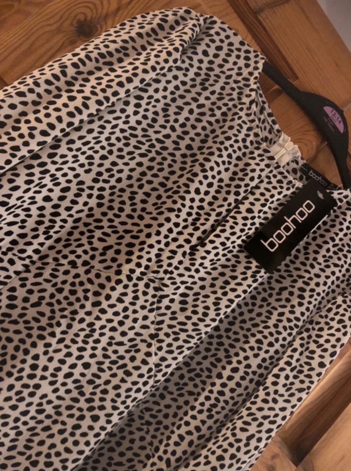 Boohoo Tea/Midi Dress Size 8 BNWT White & Black Pattern Front Splits Lightweight