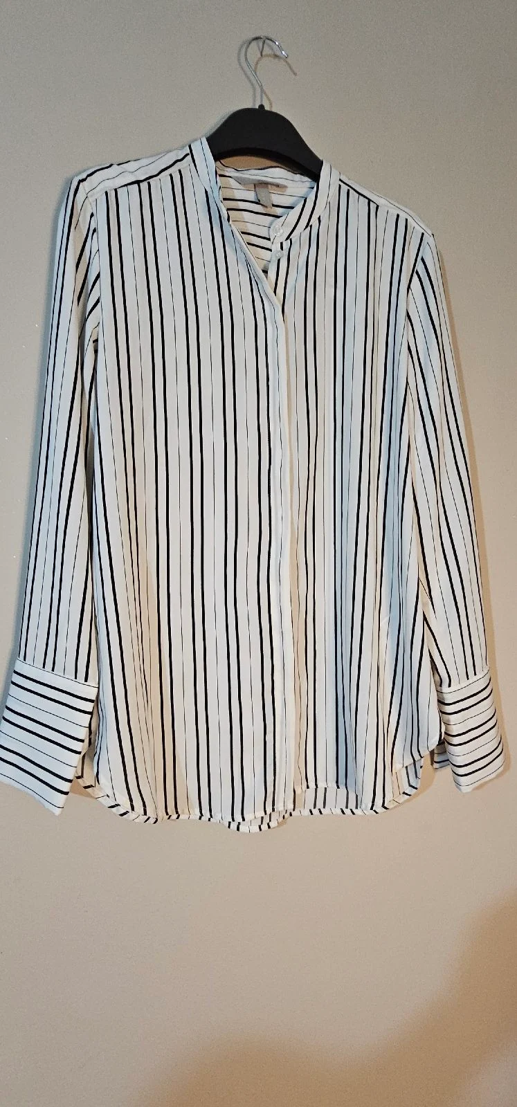 H&M smooth crepe striped blouse size 8