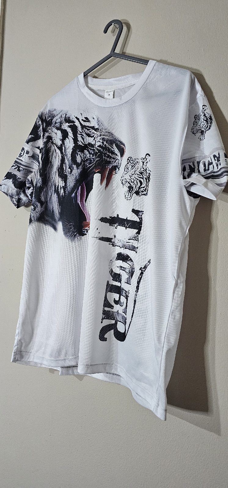 3D Tiger print white mesh T-shirt size Medium