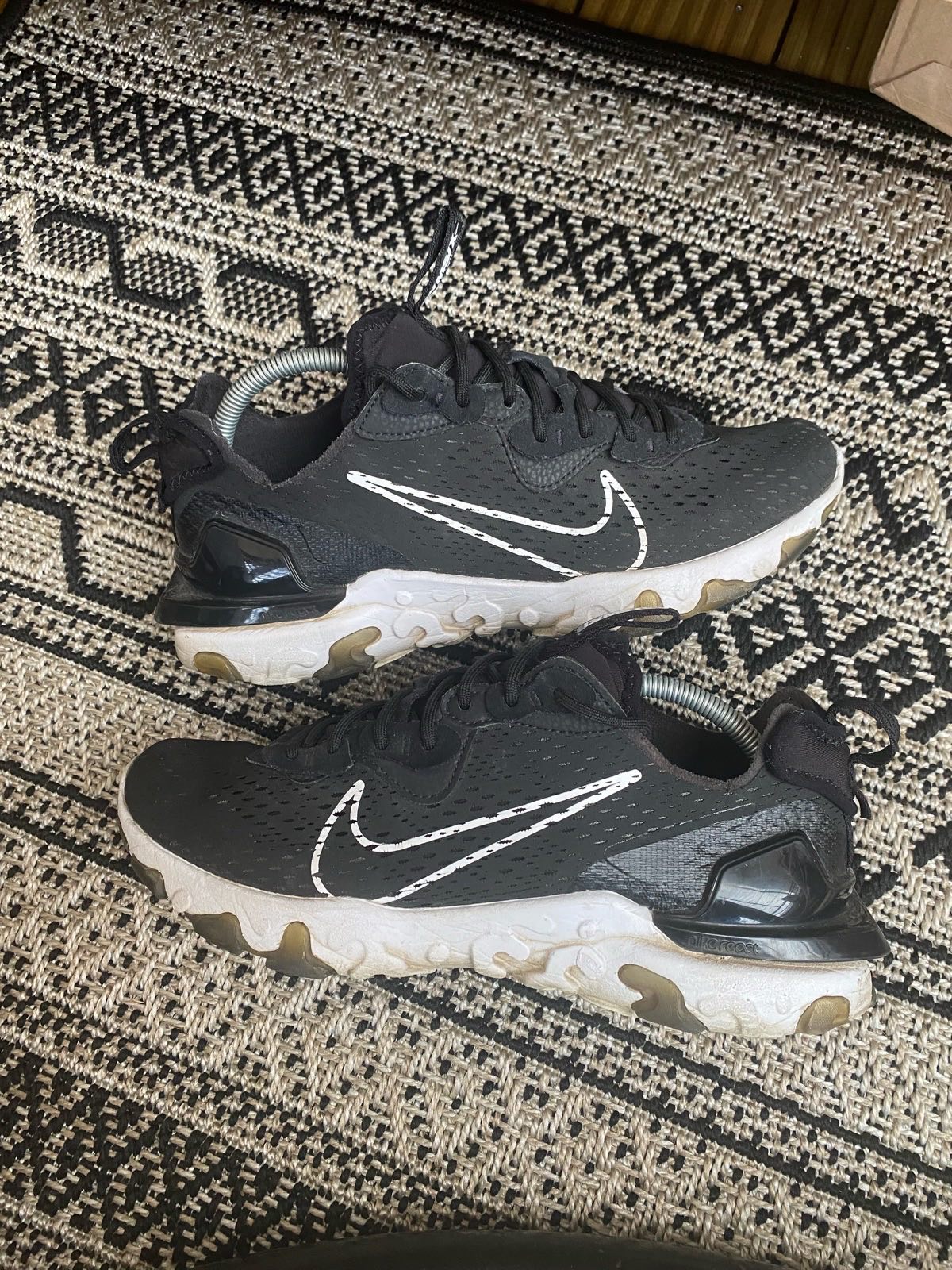 Nike Reacts UK8 White/Black