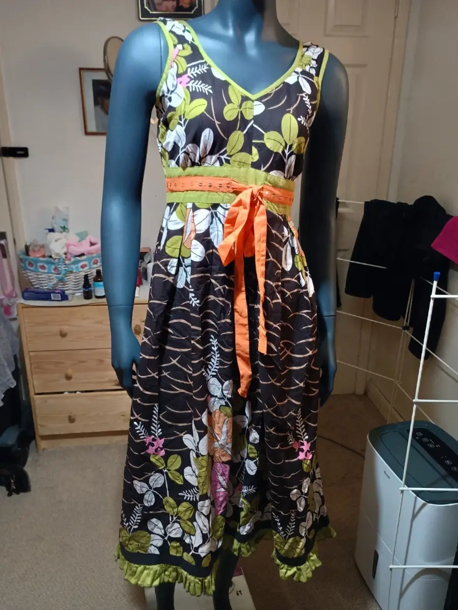 pretty boutique dress size 10