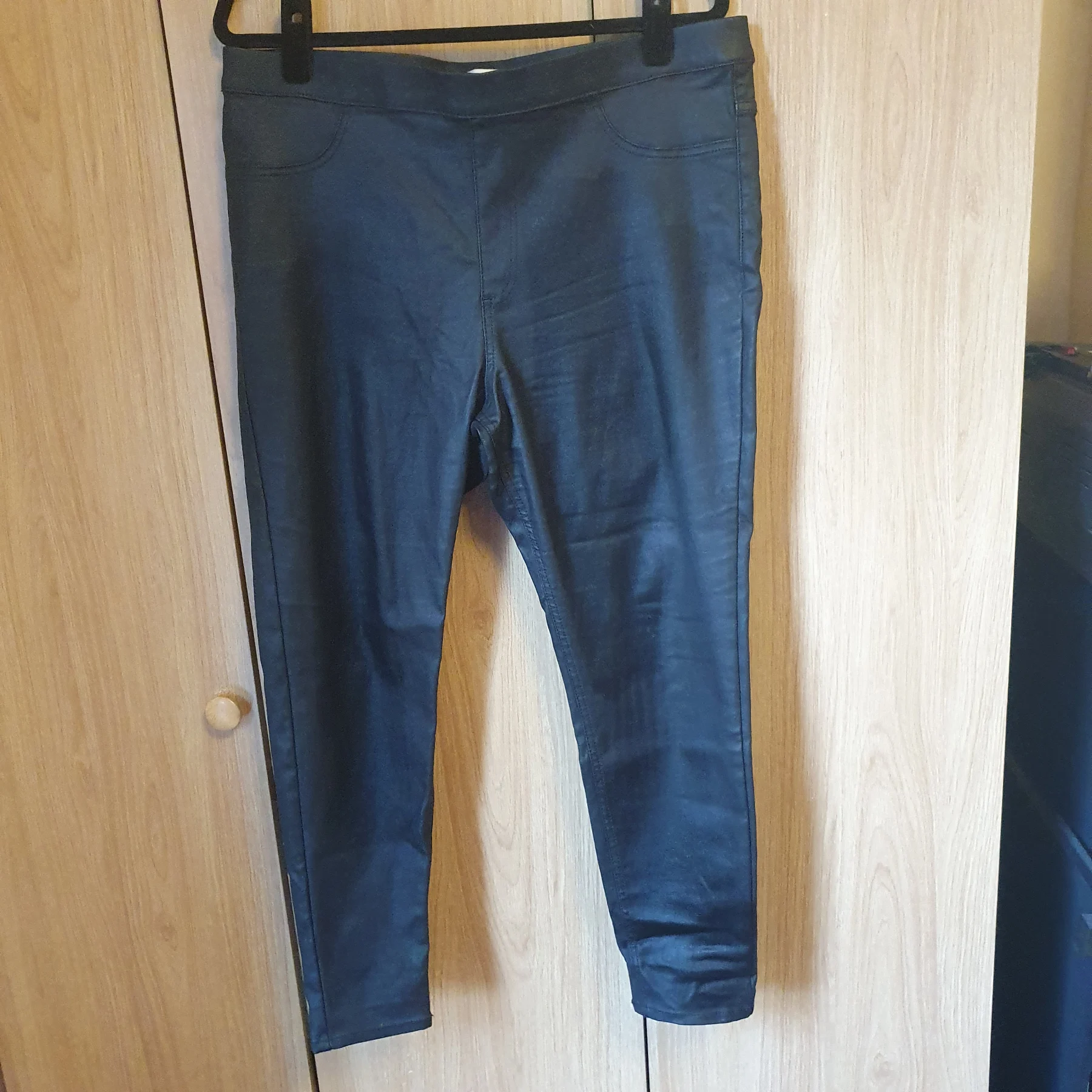 Marks & Spencers Jeggings Faux Leather Casual Grunge Sultry Size 18 Short Length