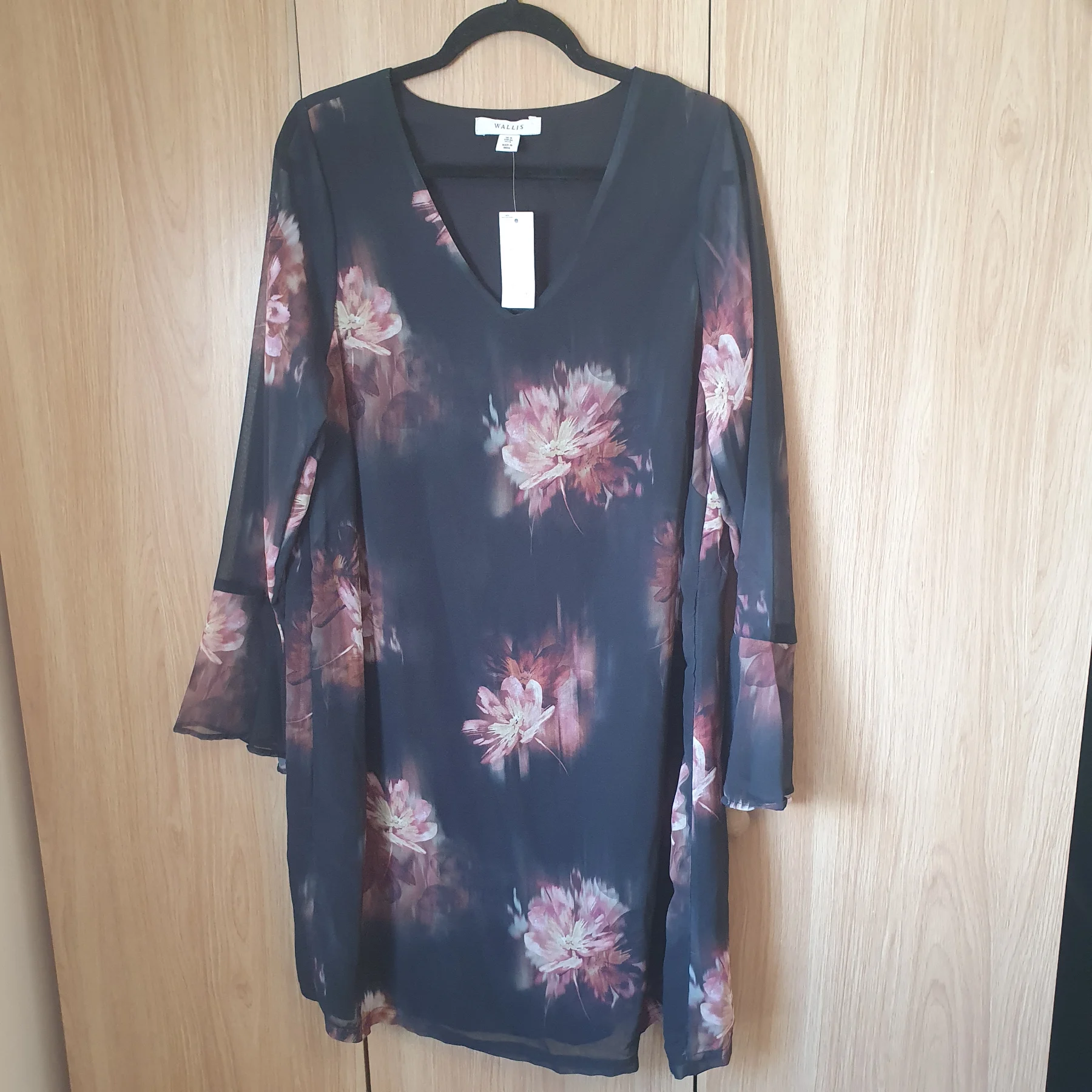 Wallis Floral Shift Dress 100% Polyester Floral Elegant Romance Size 18 Black