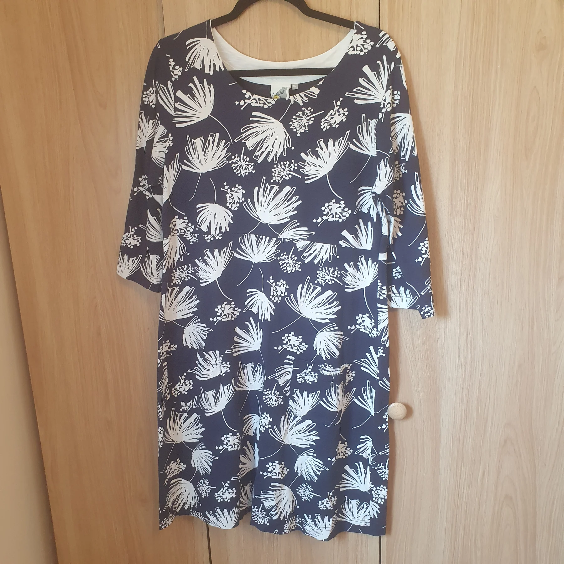 Weird Fish Dress 100% Organic Cotton Jersey Floral Casual Coastal Size 16 Navy
