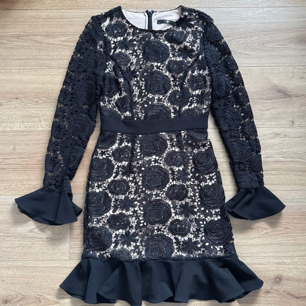 Stunning V BY VERY Rose Black Guipure Floral Lace Mini Dress Nude Lining Size 8 Grunge Boho Celestia