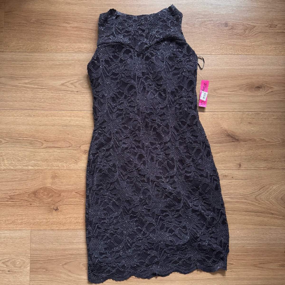 Brand New Morgan & Co Macy’s Black Sparkle Floral Lace Cocktail Bodycon Dress with Back Bow Size 8