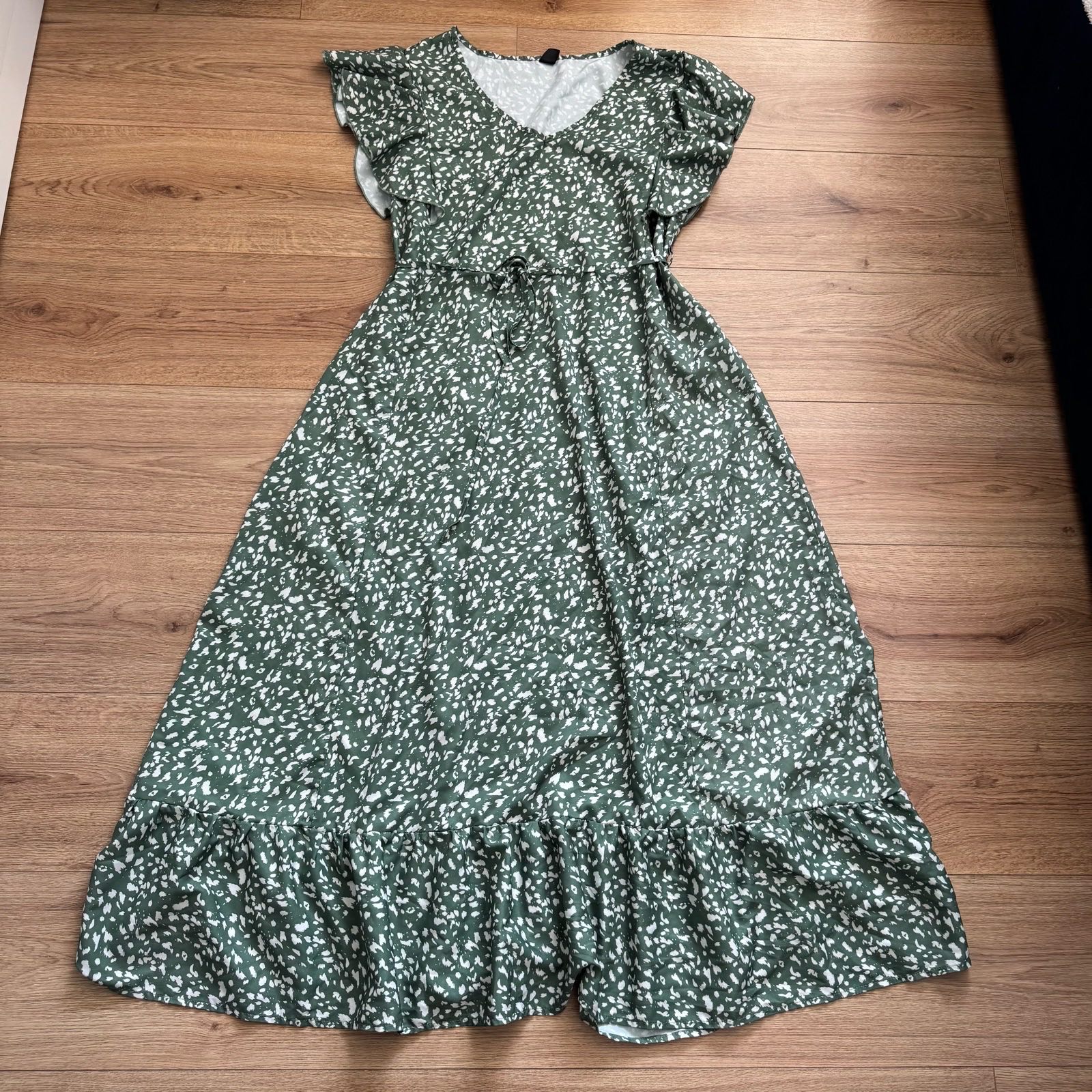 Gorgeous Green & White Abstract Print Midi Dress Cap Sleve – Size XL Cottagecore