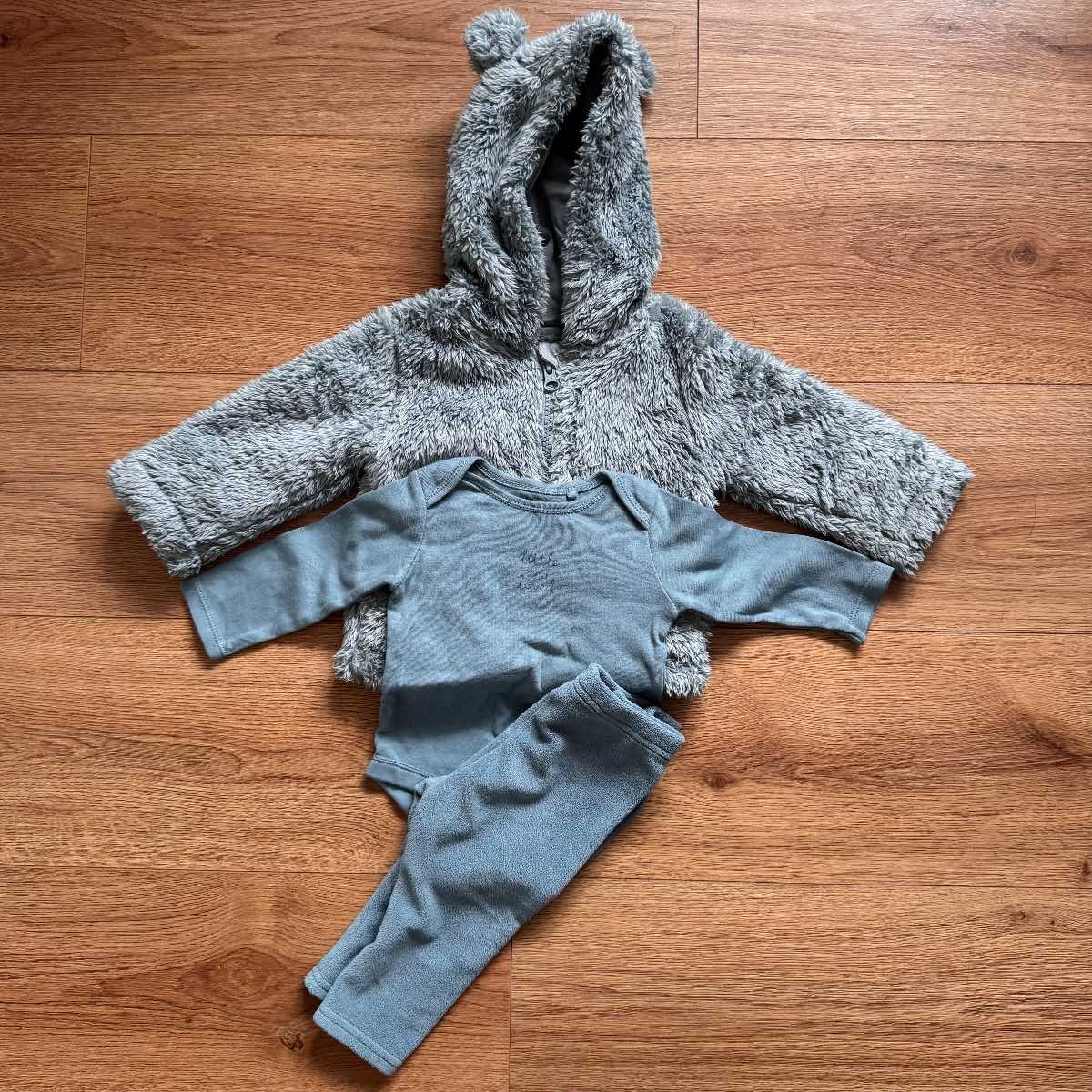 Adorable TU 3 baby piece Fluffy jacket, body suit and legging set turquoise – Cosy Bundle