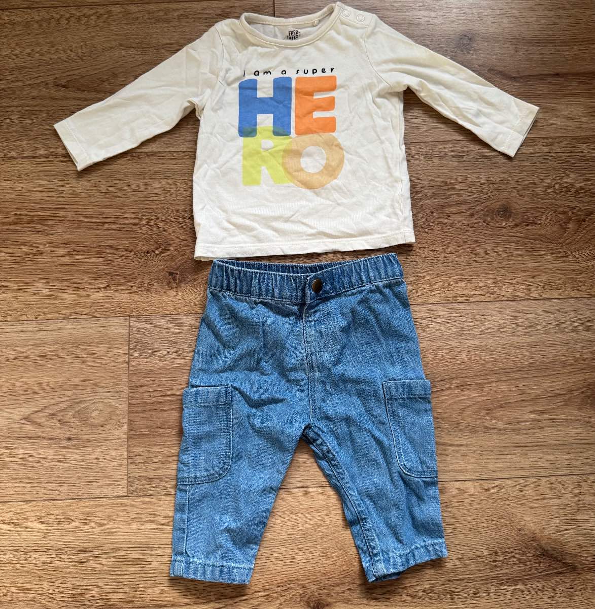 Fred & Flo White long sleeve T-shirt and denim Jeans Cargos 2 piece set Bundle 3-6 months Superhero