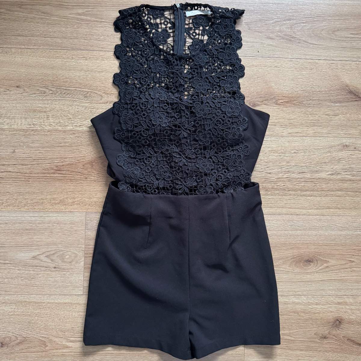 Allyson Collection Gorgeous Black Floral Crochet Side Cut Out Lace Romper / Playsuit Size 10