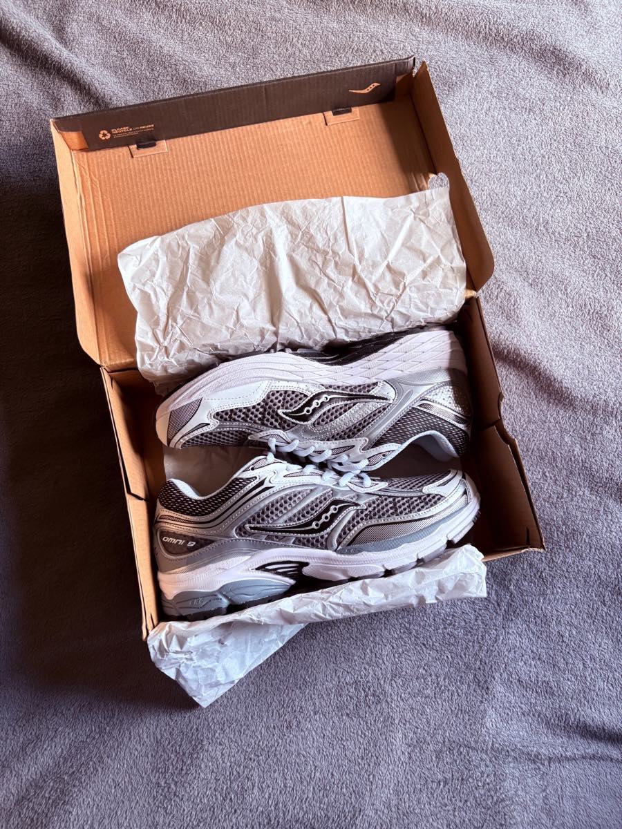 Saucony grey silver omni 9