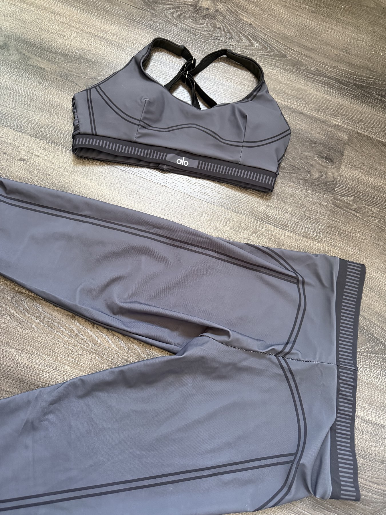 alo yoga gym set