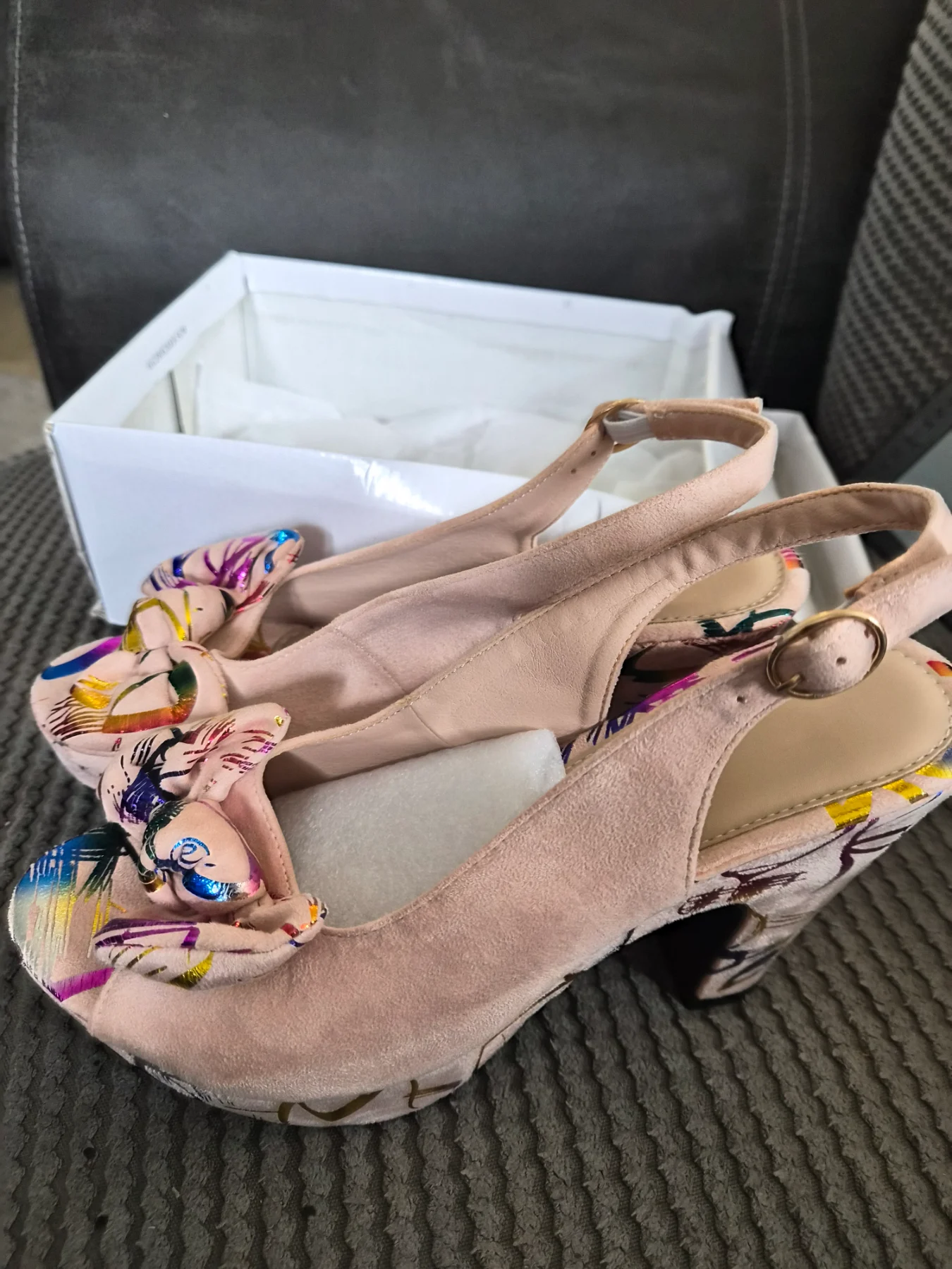Ladies high healed patterned shoes size 6
