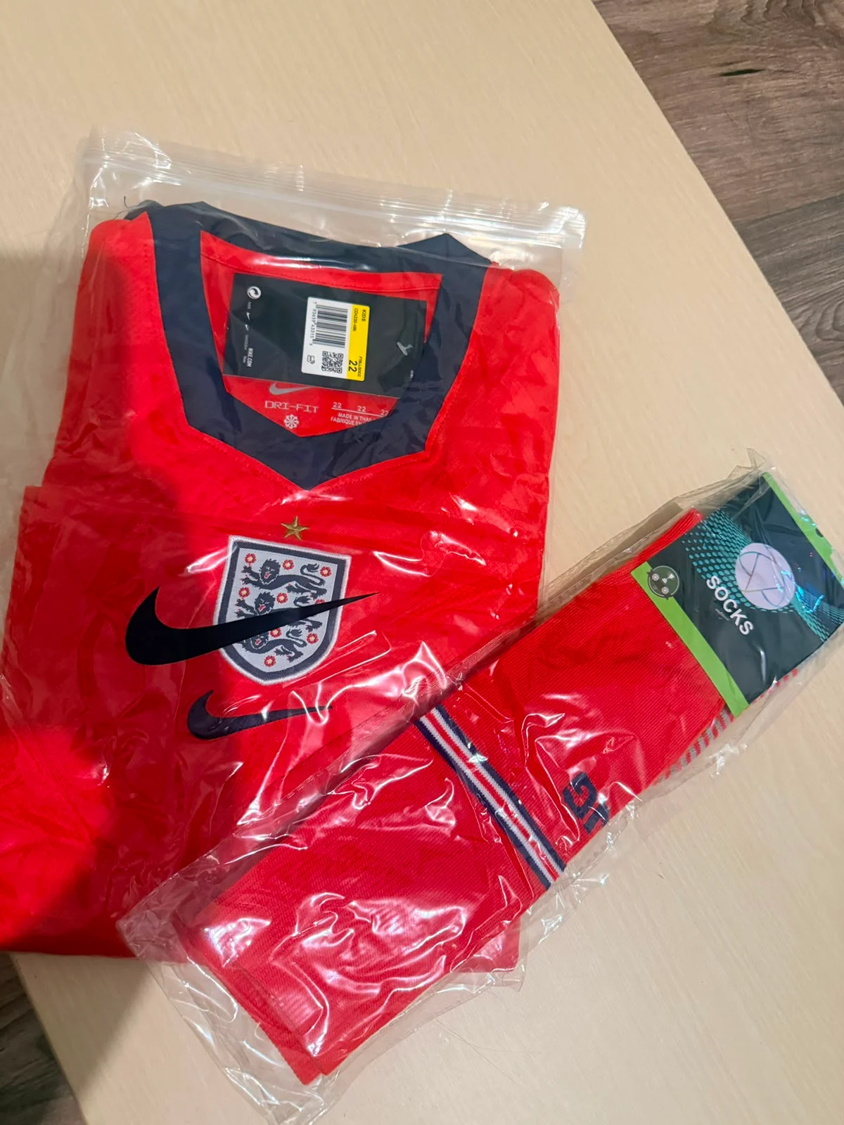 England Away Full Kit Kids Sizes 18, 24 And 28 Red Short Sleeve With 1 Star