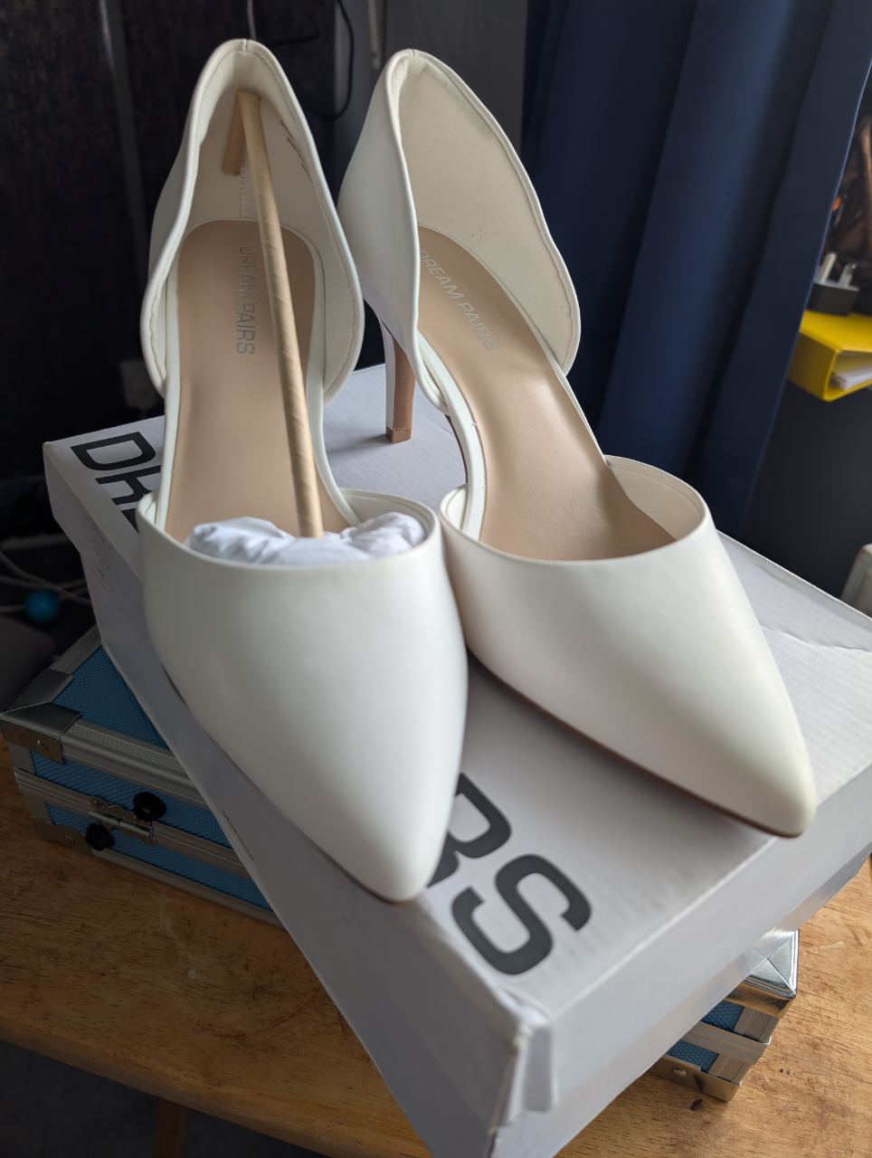 White Brand New heels size 8