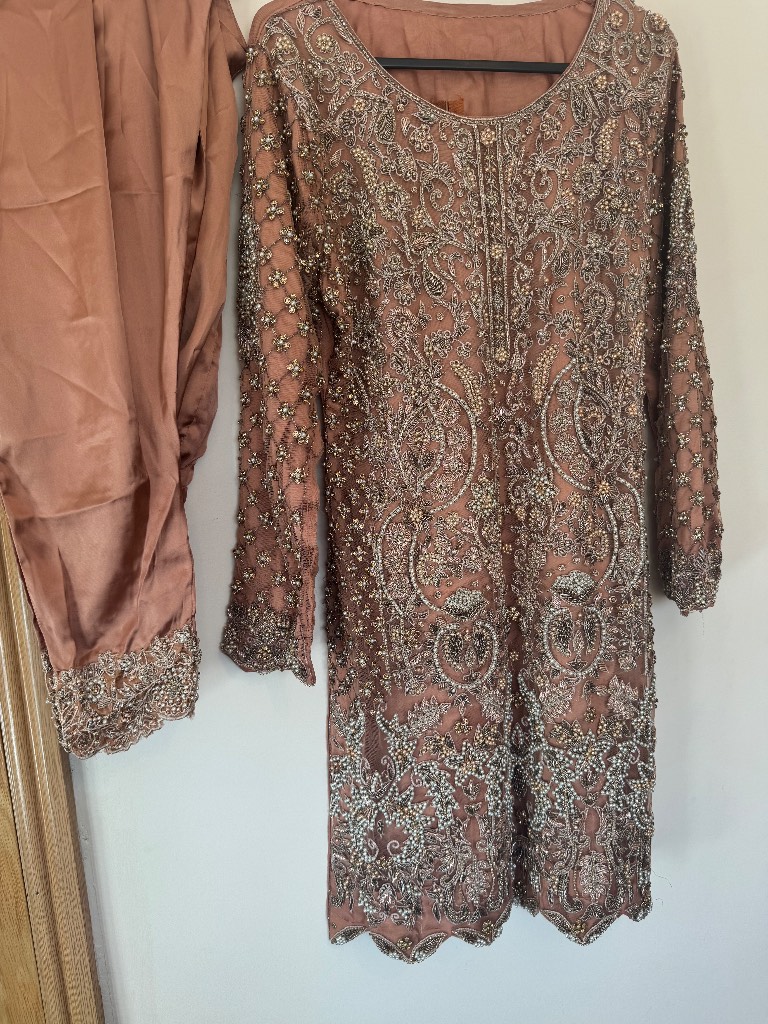 Women Pakistani suit