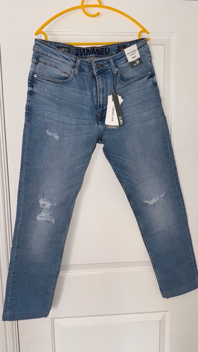 Estivaneli Slim Fit Distressed Jeans – Light Blue – Size 34 – New with Tags