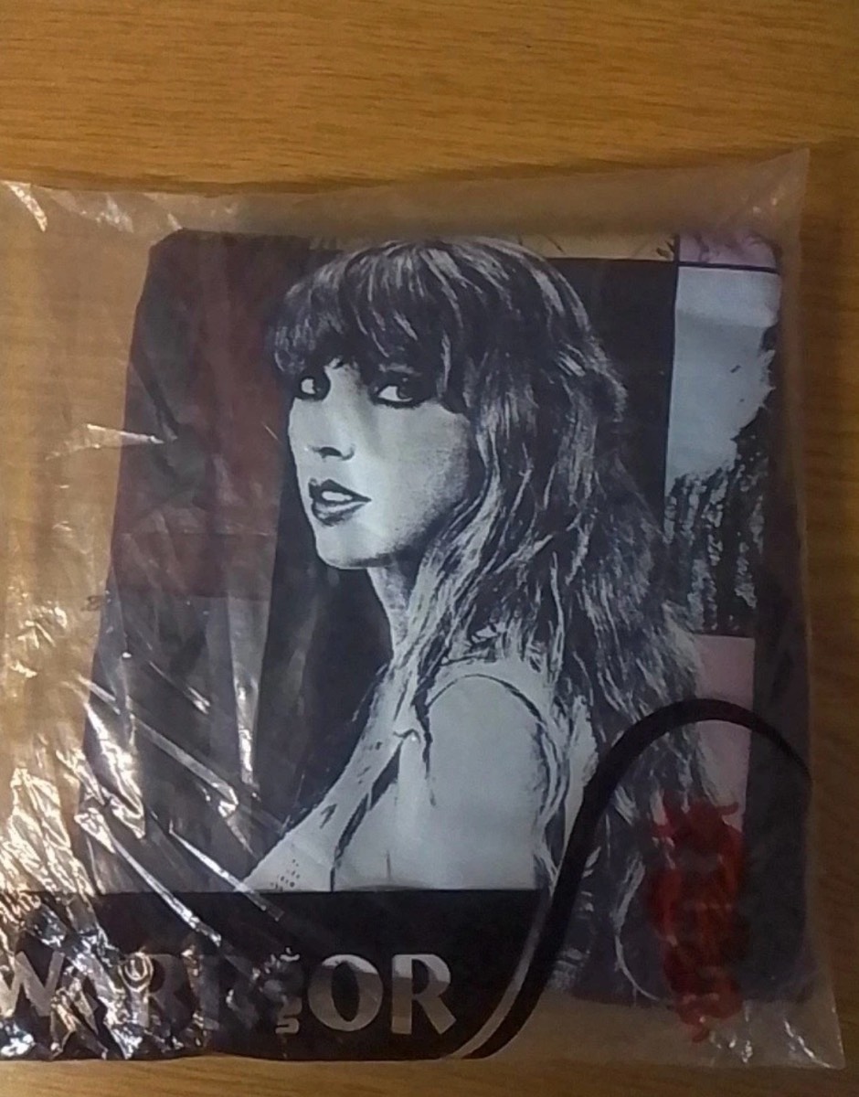 Taylor swift T-shirt- size medium