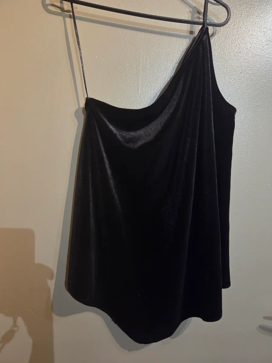 Fenn Wright Manson Black Velvet Top – Size 12 – New With Tags